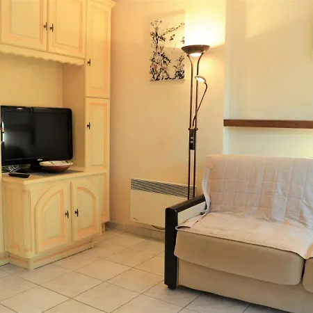 Appartamento 4 Pers Au Lavandou Avec Terrasse Et Climatisation - Fr-1-251-223 Le Lavandou
