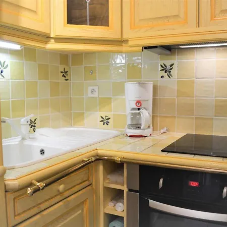 Le Lavandou, 1 Pièce, 4 Personnes - Fr-1-251-223 Appartement