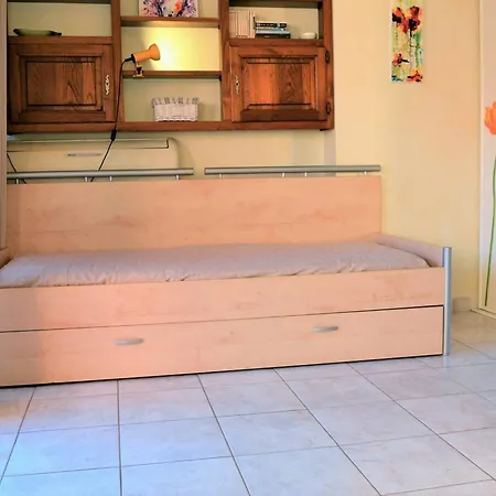 4 Pers Au Lavandou Avec Terrasse Et Climatisation - Fr-1-251-223